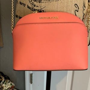 NWTs coral Michael Kors jet set cross body purse.